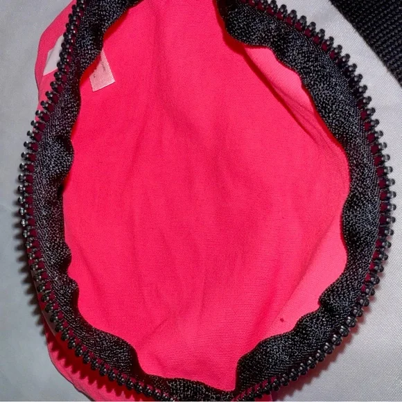 PINK Victoria's Secret Hot Pink White Black Fanny Pack WaistBelt SlingBag Y2K - Picture 4 of 7